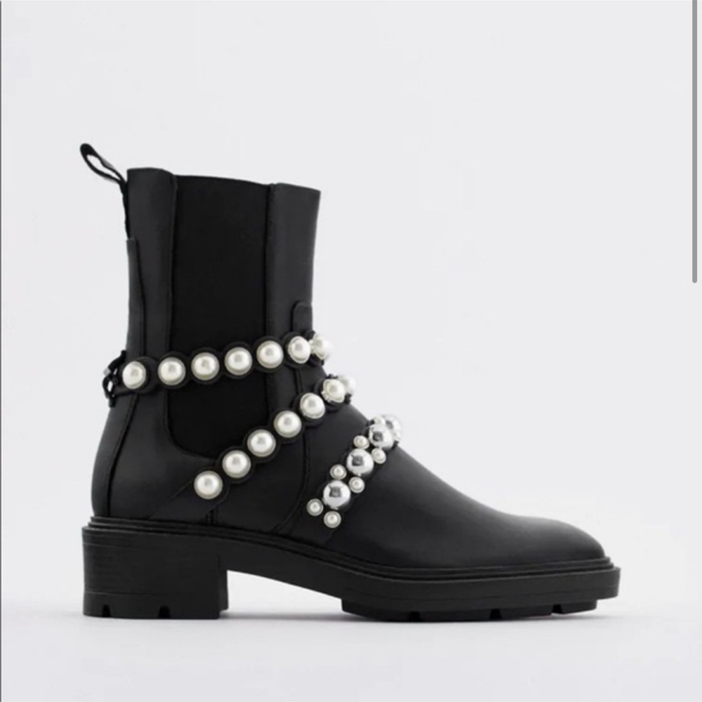 Zara Women’s pearl strap Leather Pull on Boots